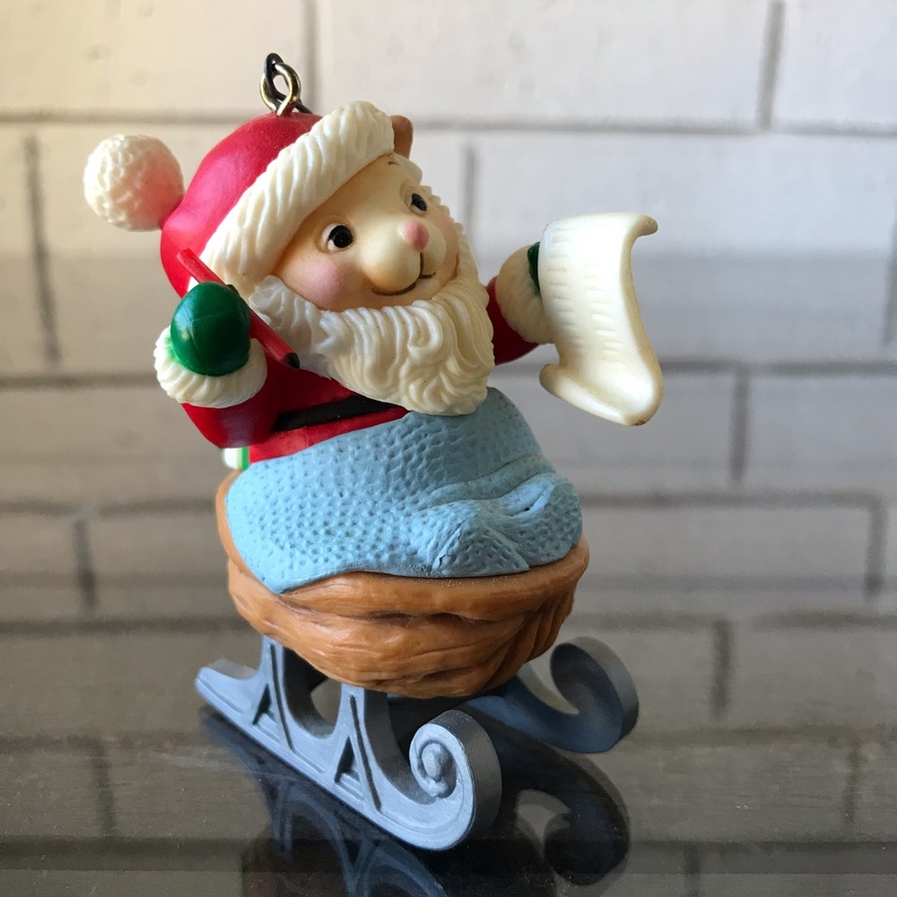 Avon Christmas Ornament 1983 Melvin P Merry Mouse Nut Shell Sled Box Vintage